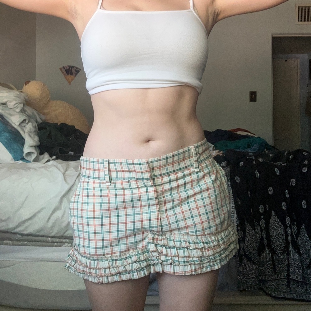Small low rise plaid mini skirt 👜🤎🤍💛🧁🍰🍥
